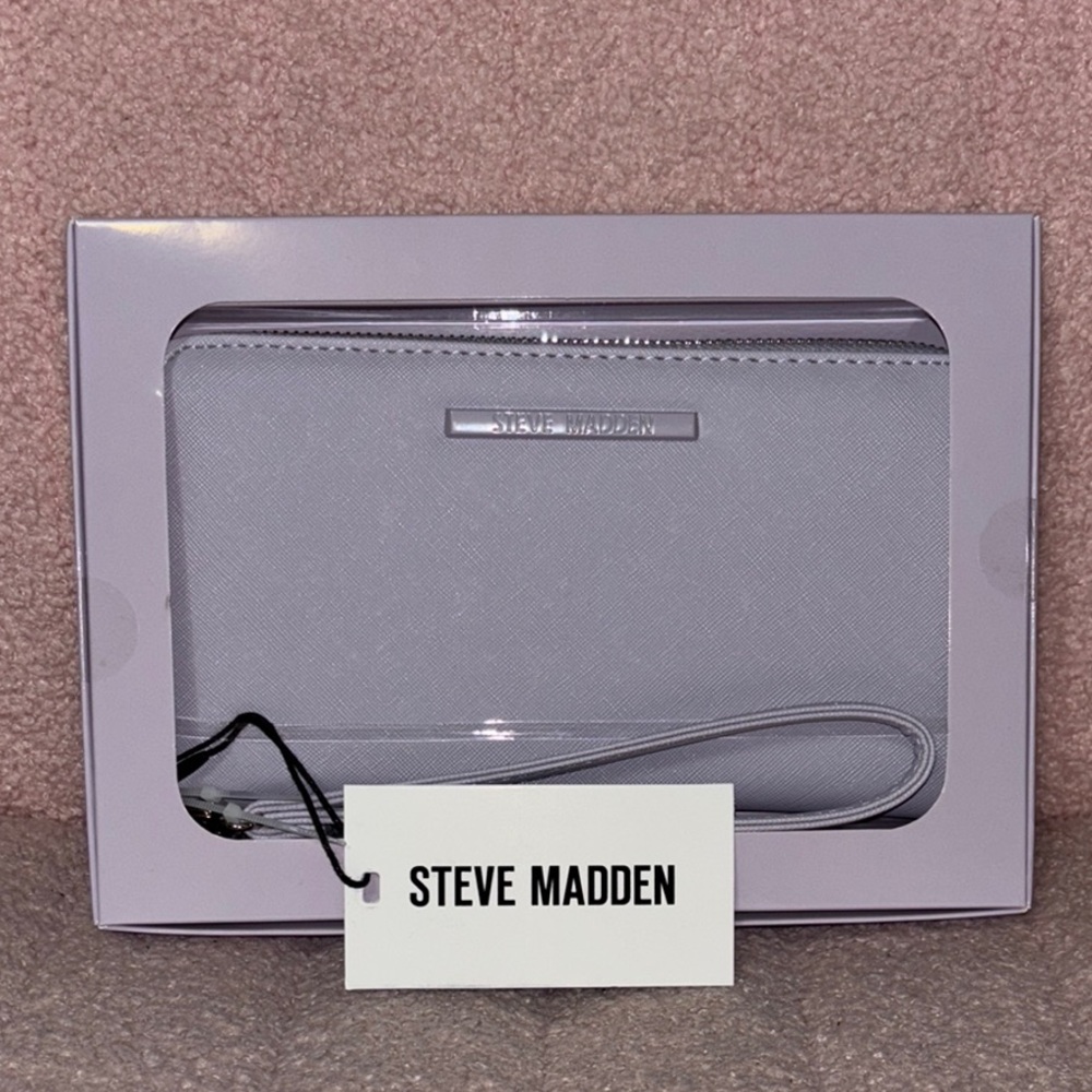 New Steve Madden Lilac Wristlet